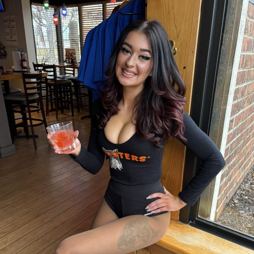 hooters girls