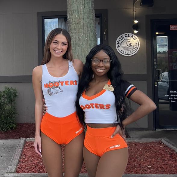 hooters girls