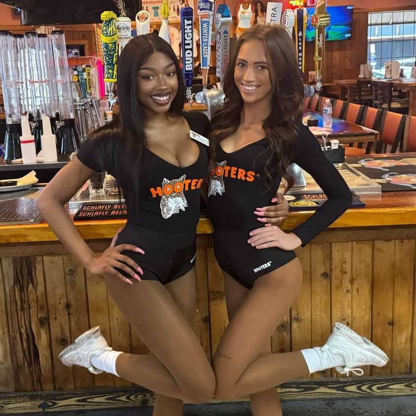 hooters girls