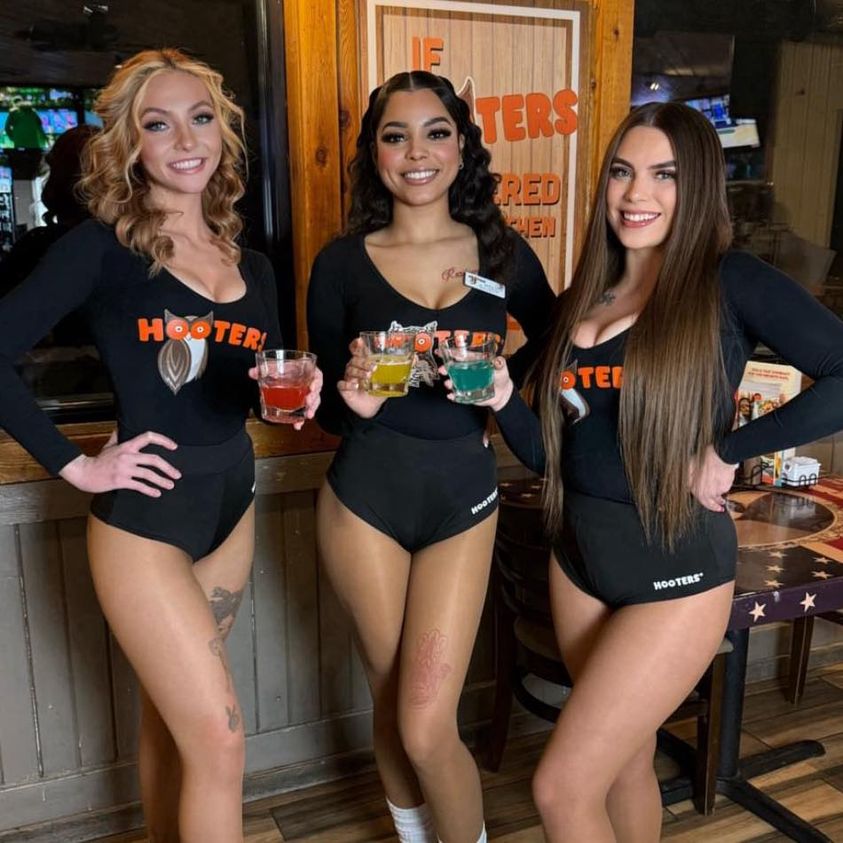 hooters girls