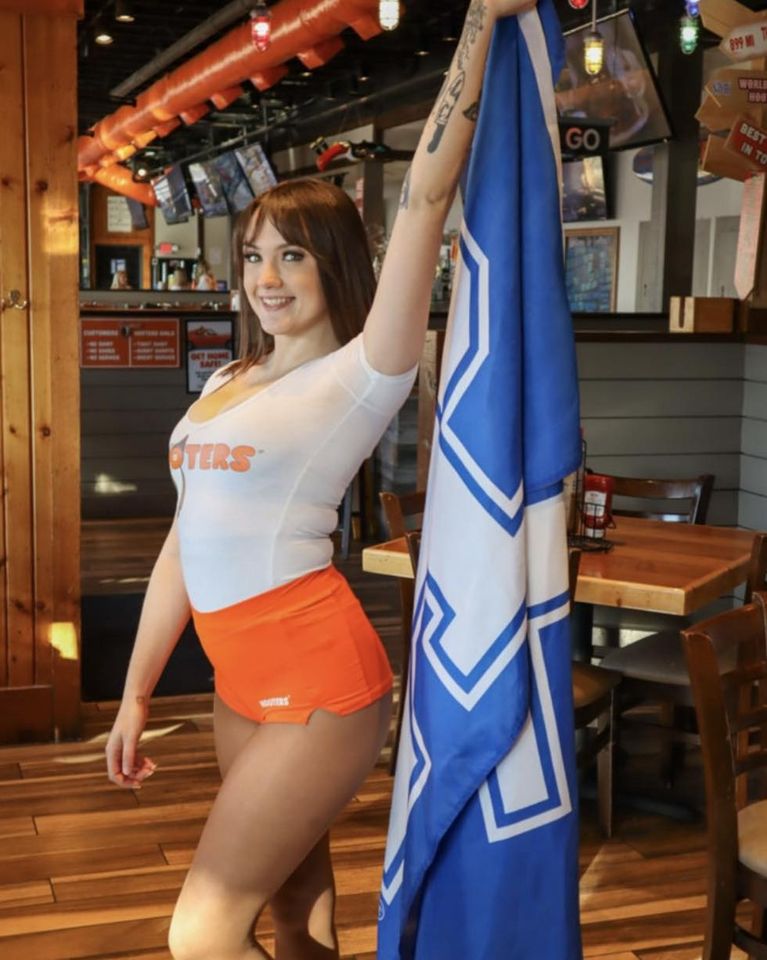 hooters girls