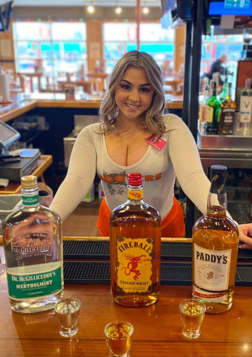 hooters girls