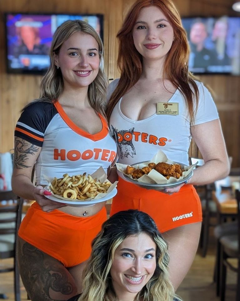 hooters girls