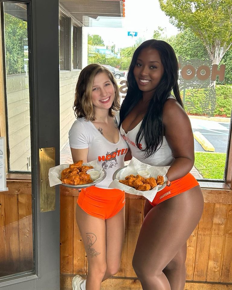 hooters girls