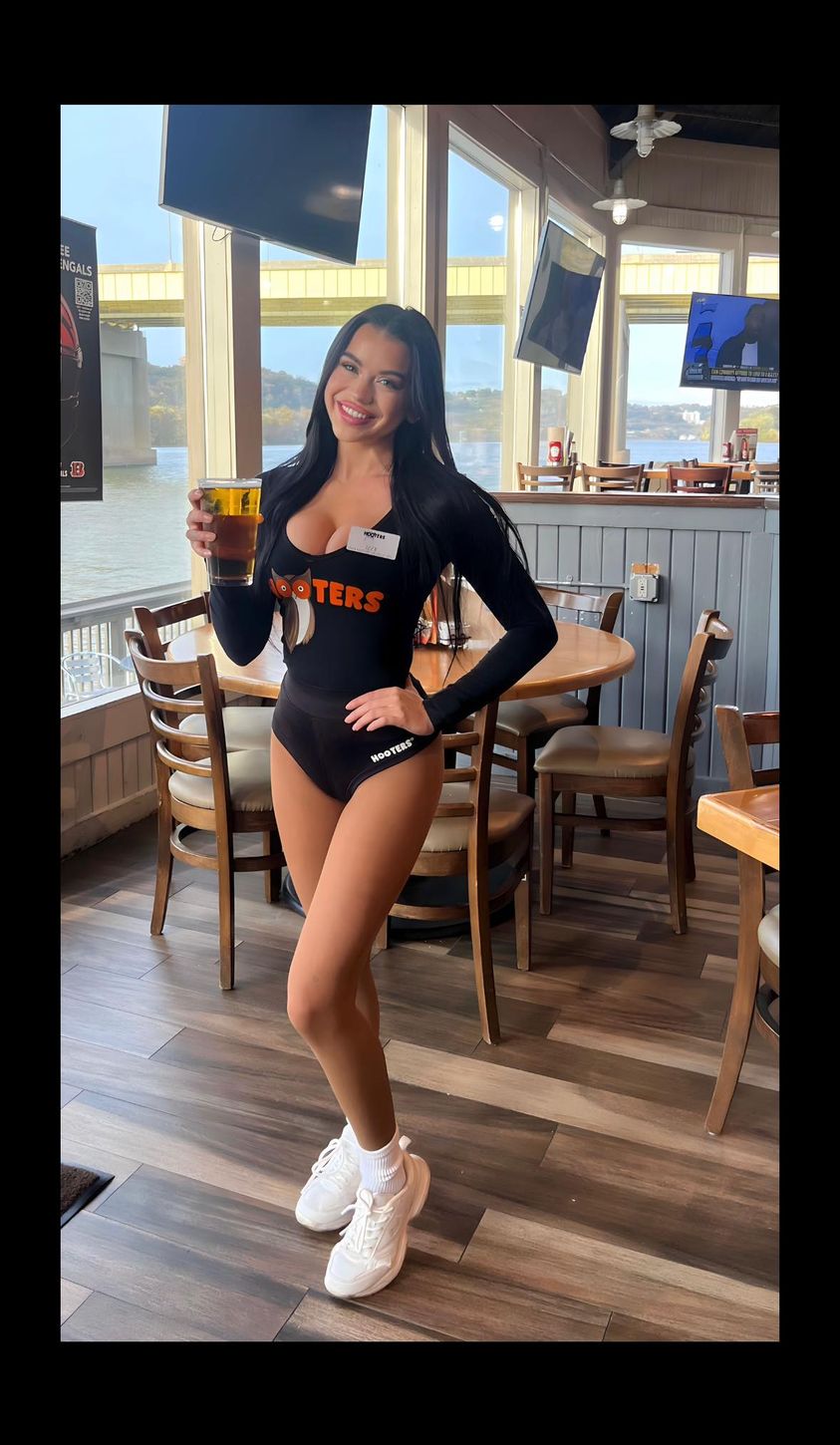 hooters girls