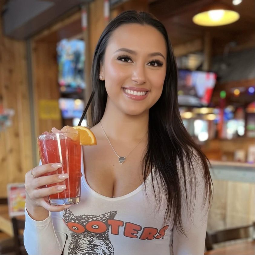 hooters girls