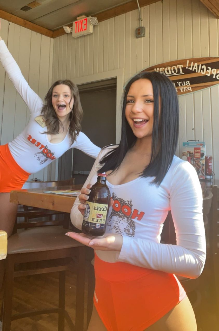 hooters girls