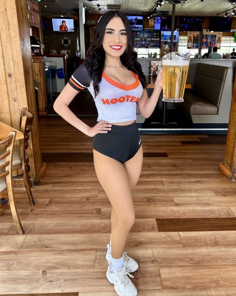 hooters girls