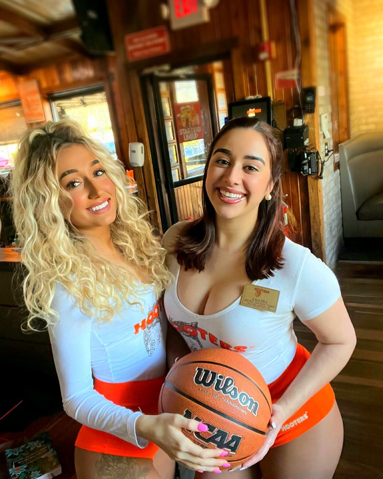 hooters girls