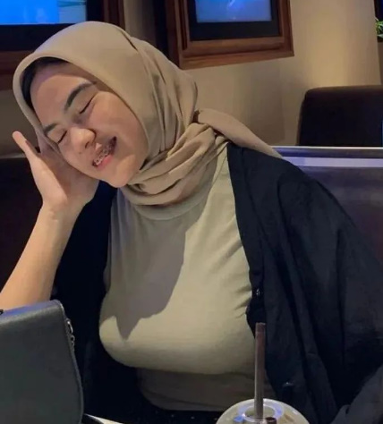 looking makes it hot_82