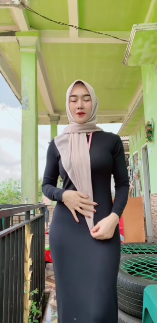 looking makes it hot_82