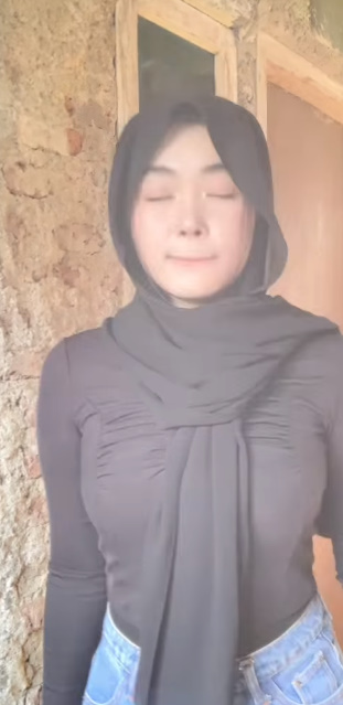 looking makes it hot_82