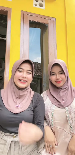 looking makes it hot_82