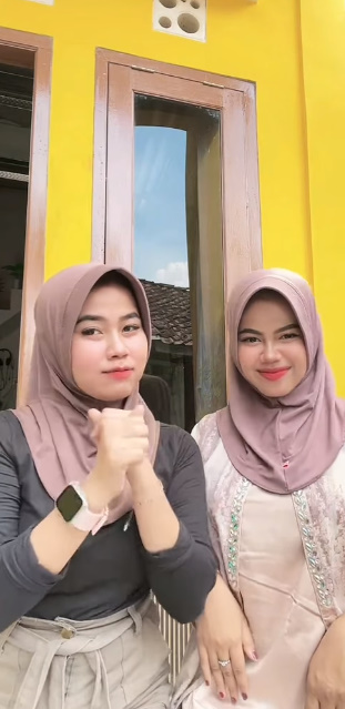 looking makes it hot_82