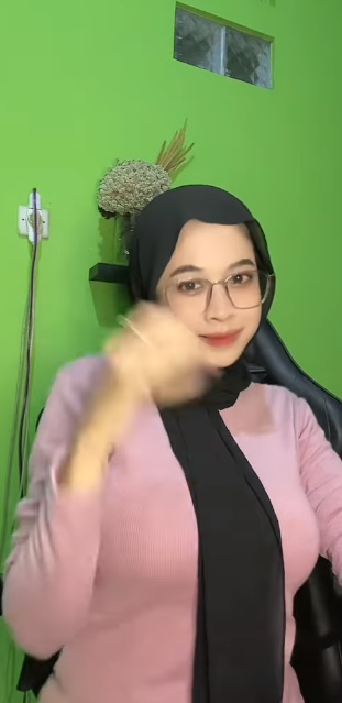 looking makes it hot_82