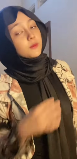 looking makes it hot_82