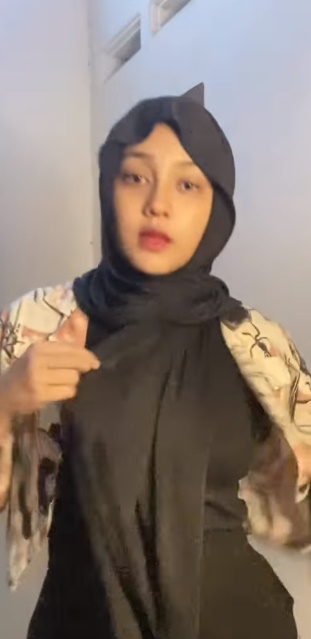 looking makes it hot_82