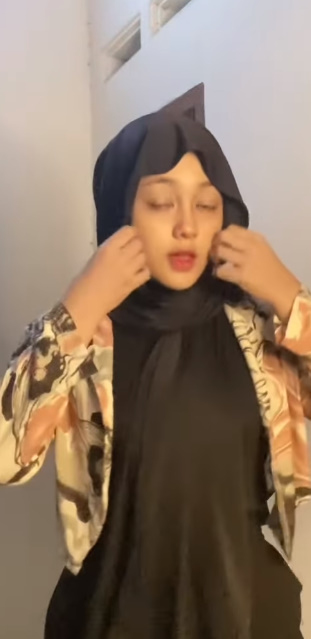 looking makes it hot_82