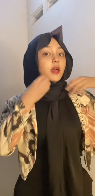 looking makes it hot_82