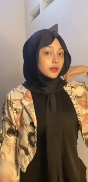 looking makes it hot_82