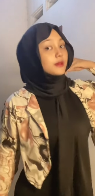 looking makes it hot_82