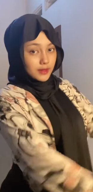 looking makes it hot_82