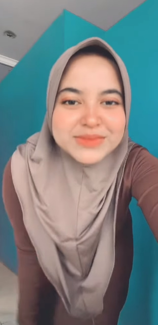 looking makes it hot_82