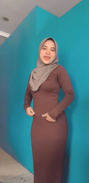 looking makes it hot_82