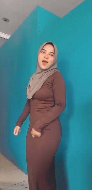 looking makes it hot_82