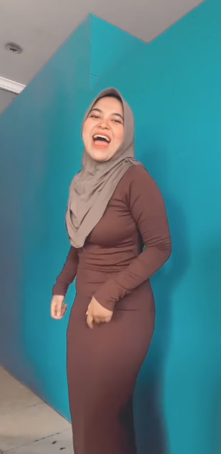 looking makes it hot_82