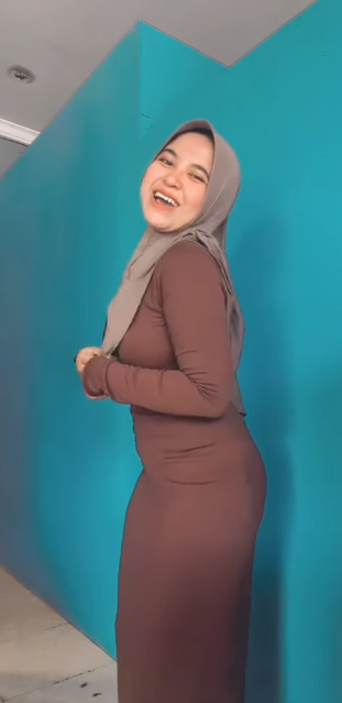 looking makes it hot_82