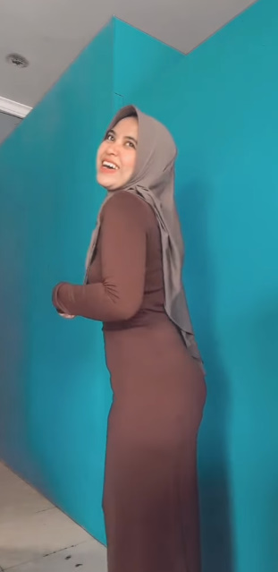 looking makes it hot_82