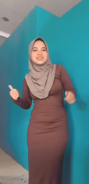 looking makes it hot_82