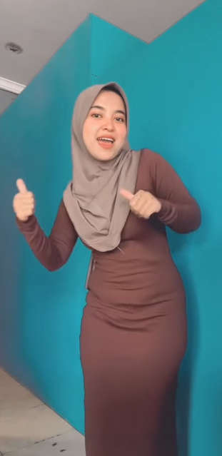 looking makes it hot_82