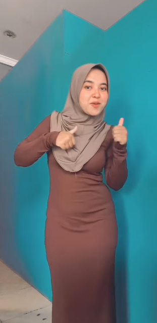 looking makes it hot_82