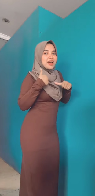 looking makes it hot_82