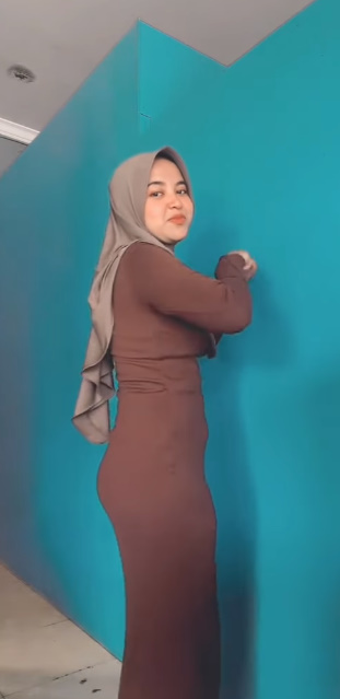 looking makes it hot_82