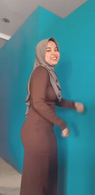 looking makes it hot_82