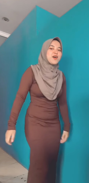 looking makes it hot_82