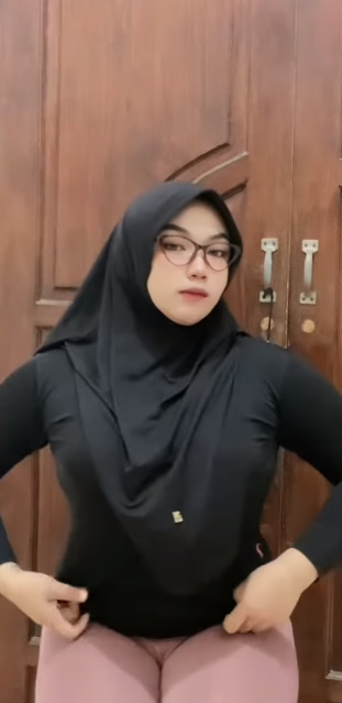 looking makes it hot_82