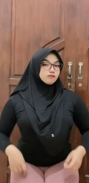 looking makes it hot_82