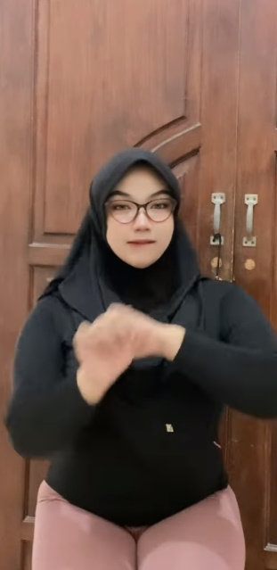 looking makes it hot_82