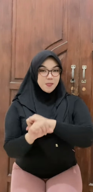 looking makes it hot_82