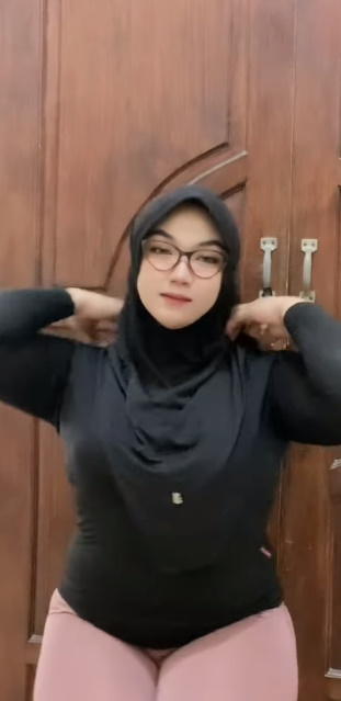 looking makes it hot_82