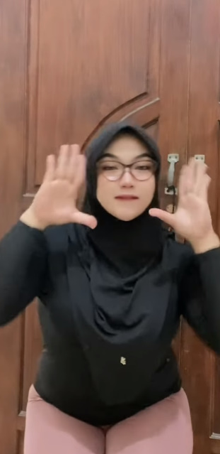 looking makes it hot_82