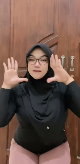 looking makes it hot_82