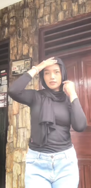 looking makes it hot_82