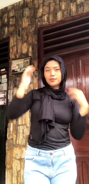 looking makes it hot_82