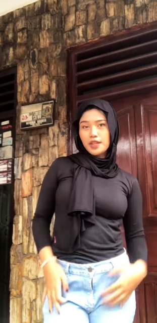 looking makes it hot_82