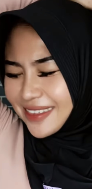 looking makes it hot_82